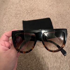 CELINE AVIATOR SUNGLASSES IN
BLACK / HAVANA (S001)